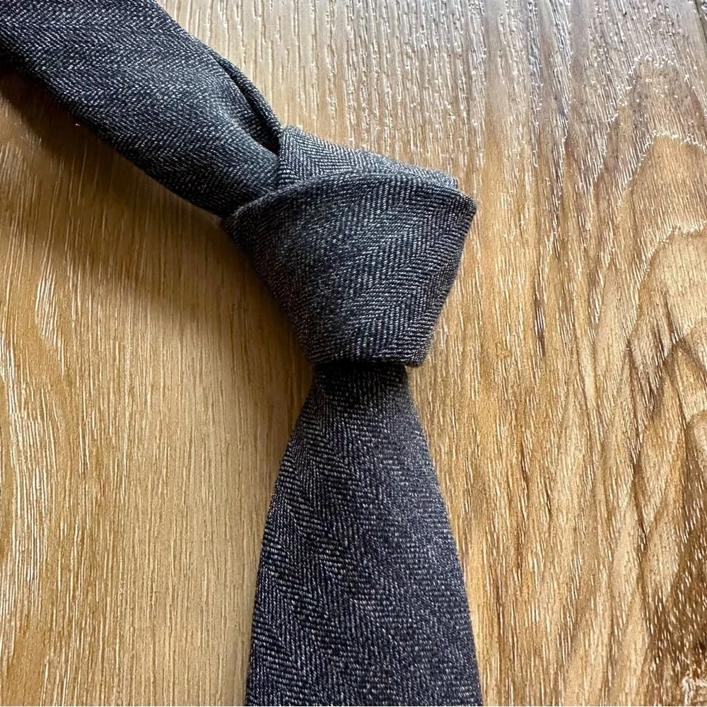 Tie Bar Skinny 100% WOOL Gray Herringbone Tie